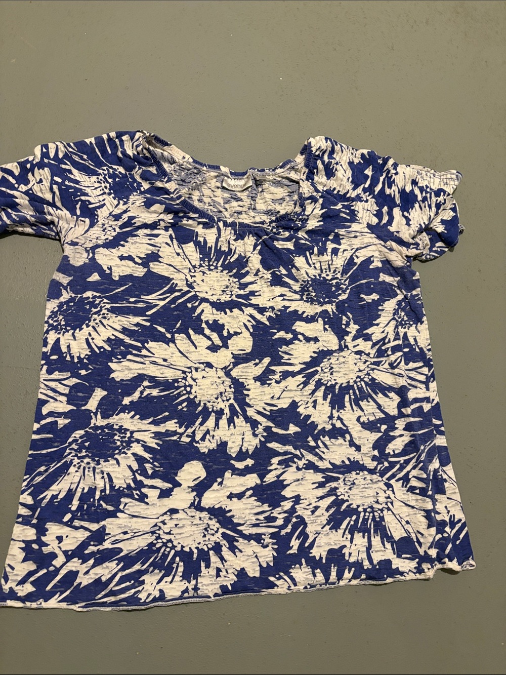 Avenue Blue & White Floral Short Sleeve Tee